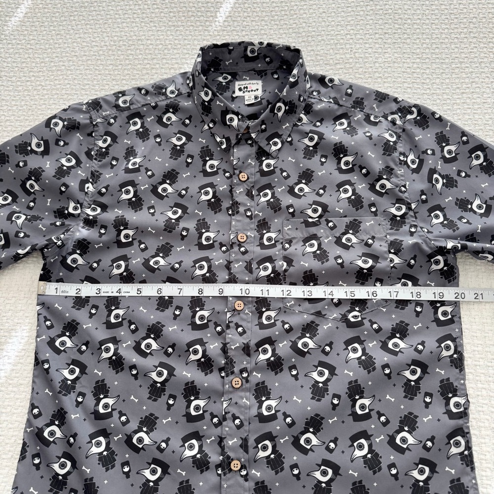 Em and Sprout Plague Doctor Button up Short Sleeve Collar Shirt Men’s XS, Kawaii - Picture 4 of 5